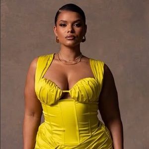 Brand New!!! premium plus chartreuse contrsucted satin ruched bust